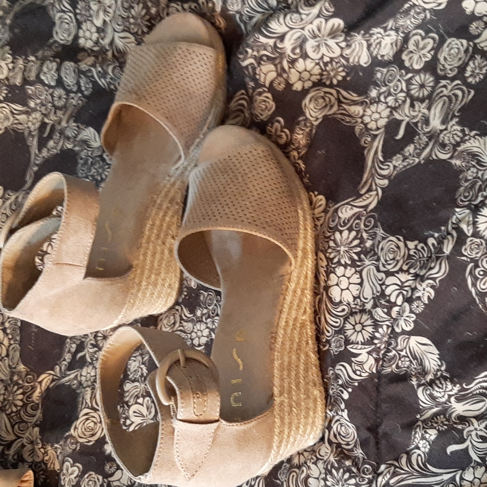 Unisa Wedges
